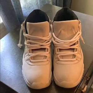 Air Jordan 11 platnum tint